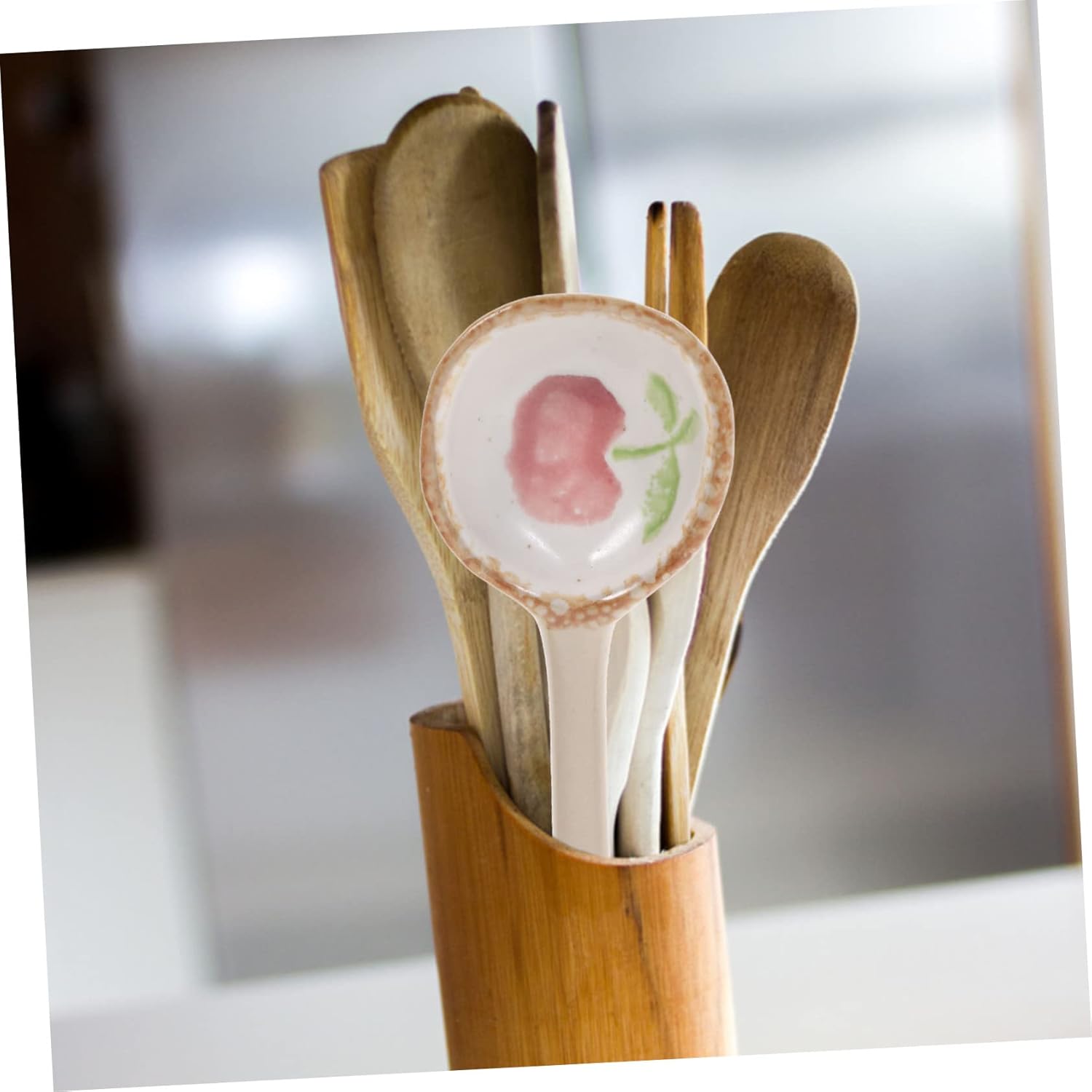 Decorative ceramic soup spoon with hot handle multifunctional ramen dessert spoon creative Japanese tableware, unique design, suitable for soup