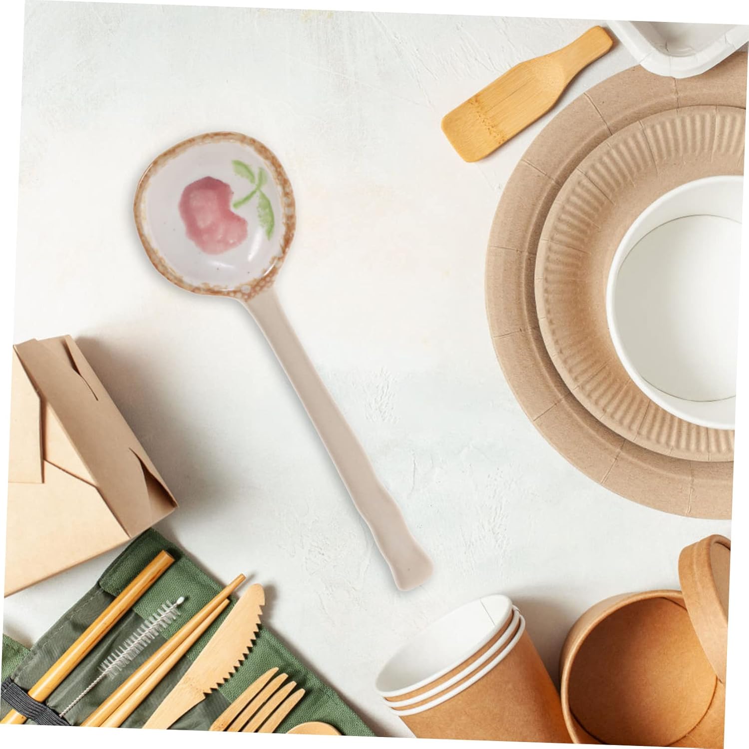 Decorative ceramic soup spoon with hot handle multifunctional ramen dessert spoon creative Japanese tableware, unique design, suitable for soup